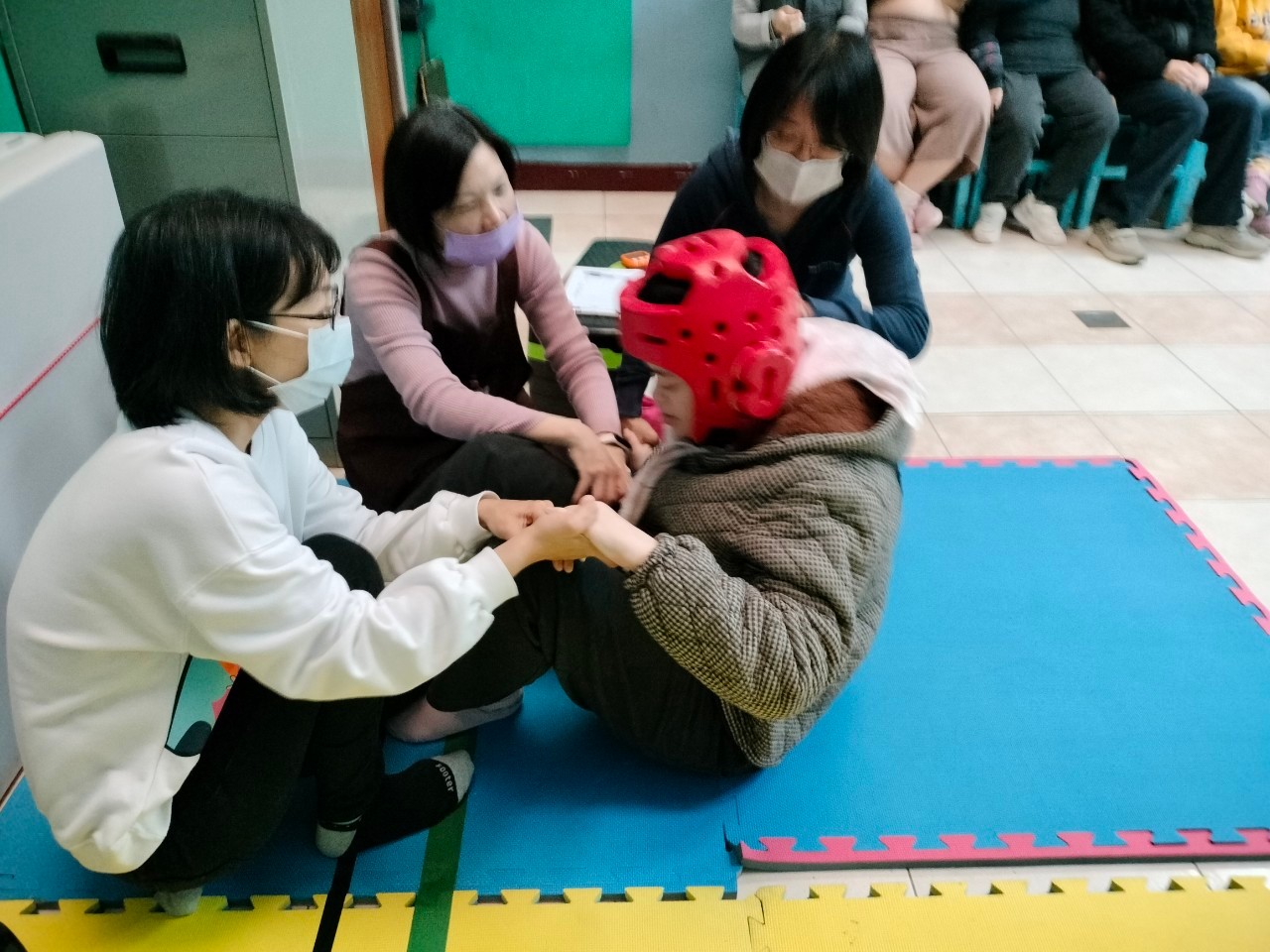 LINE_ALBUM_113.02.07體適能_240207_358.jpg 仰臥起坐