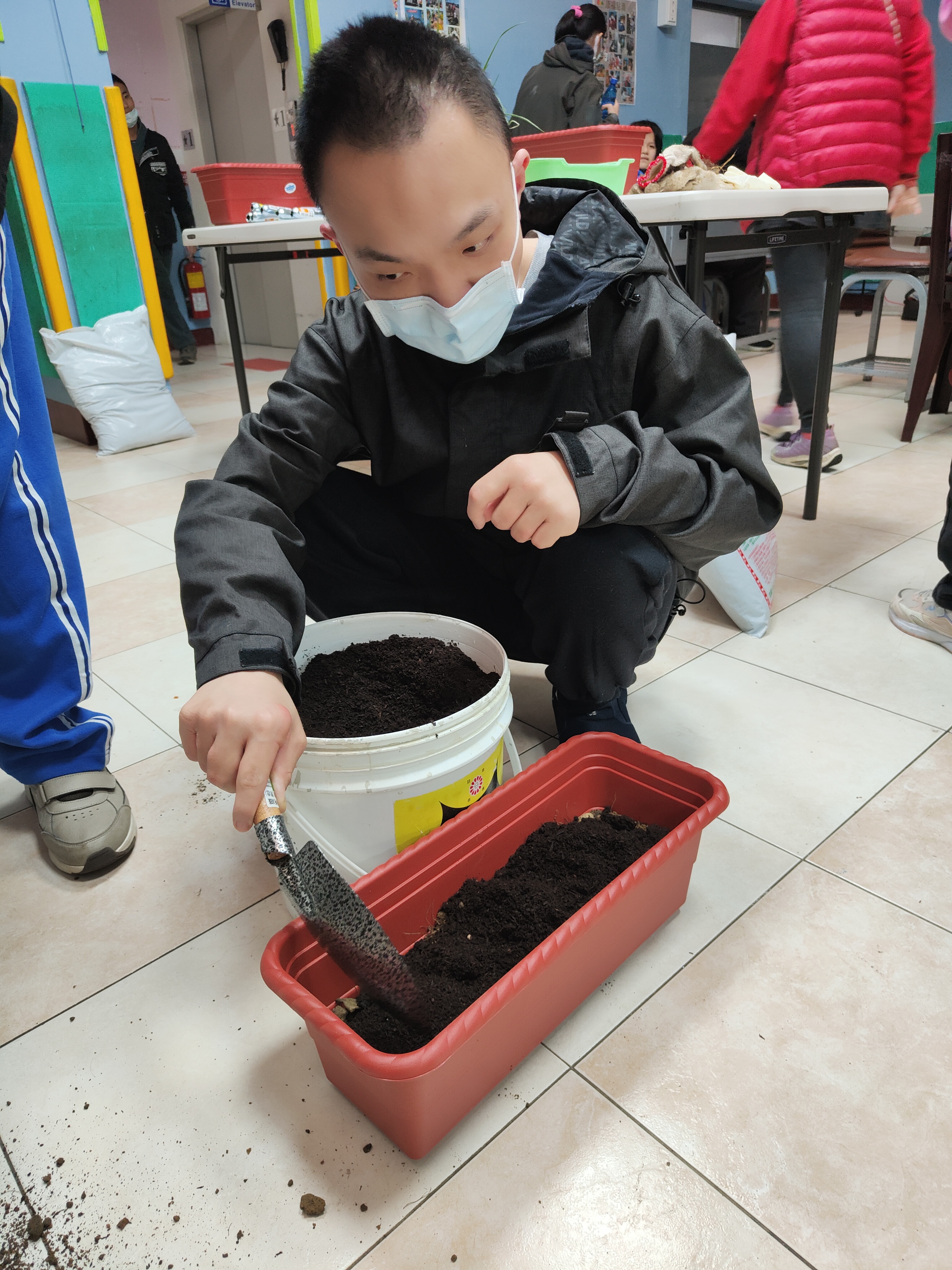 IMG20240301141458.jpg 種蒜-放土