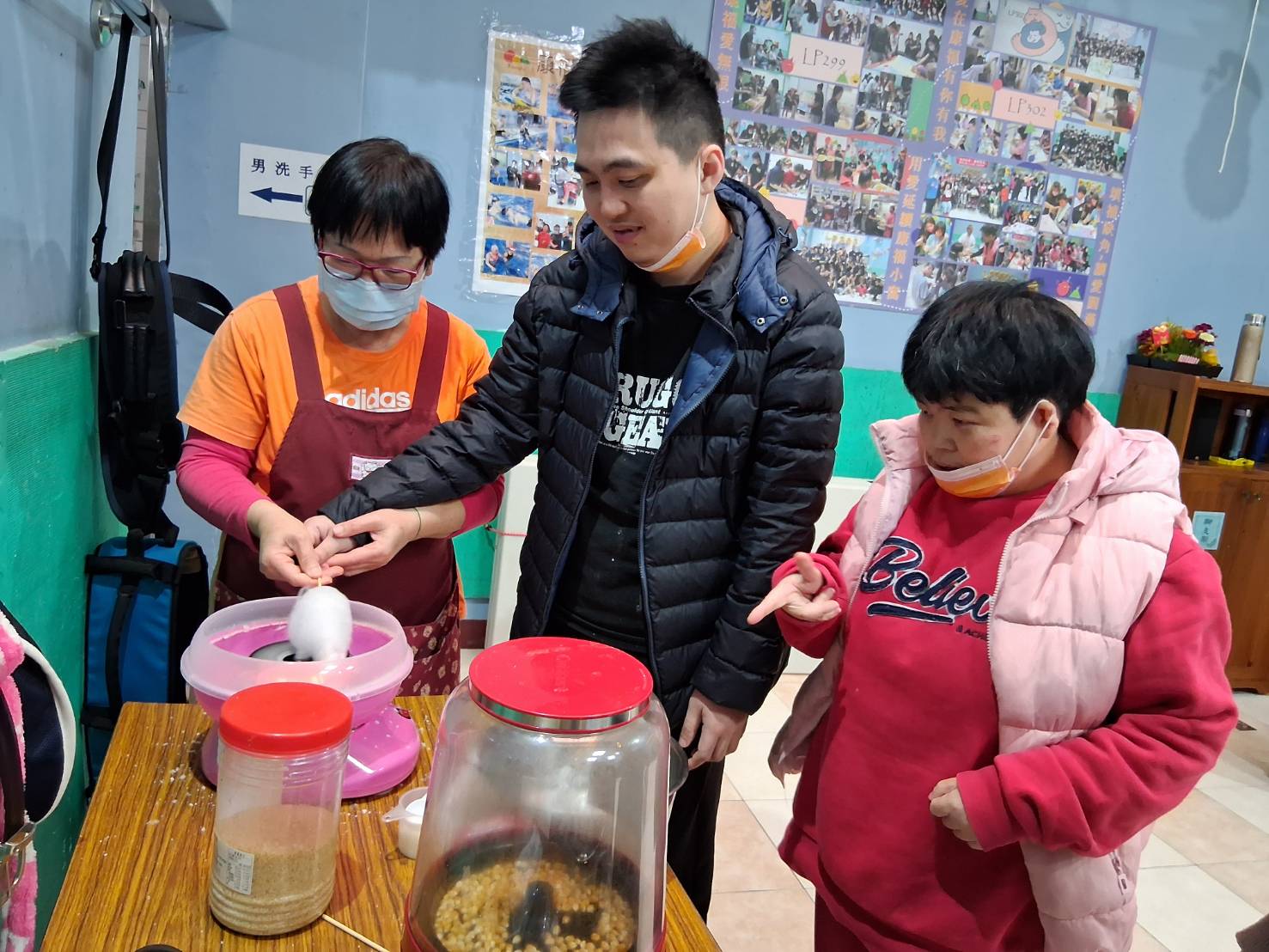 93933_0.jpg 第一次體驗做棉花糖