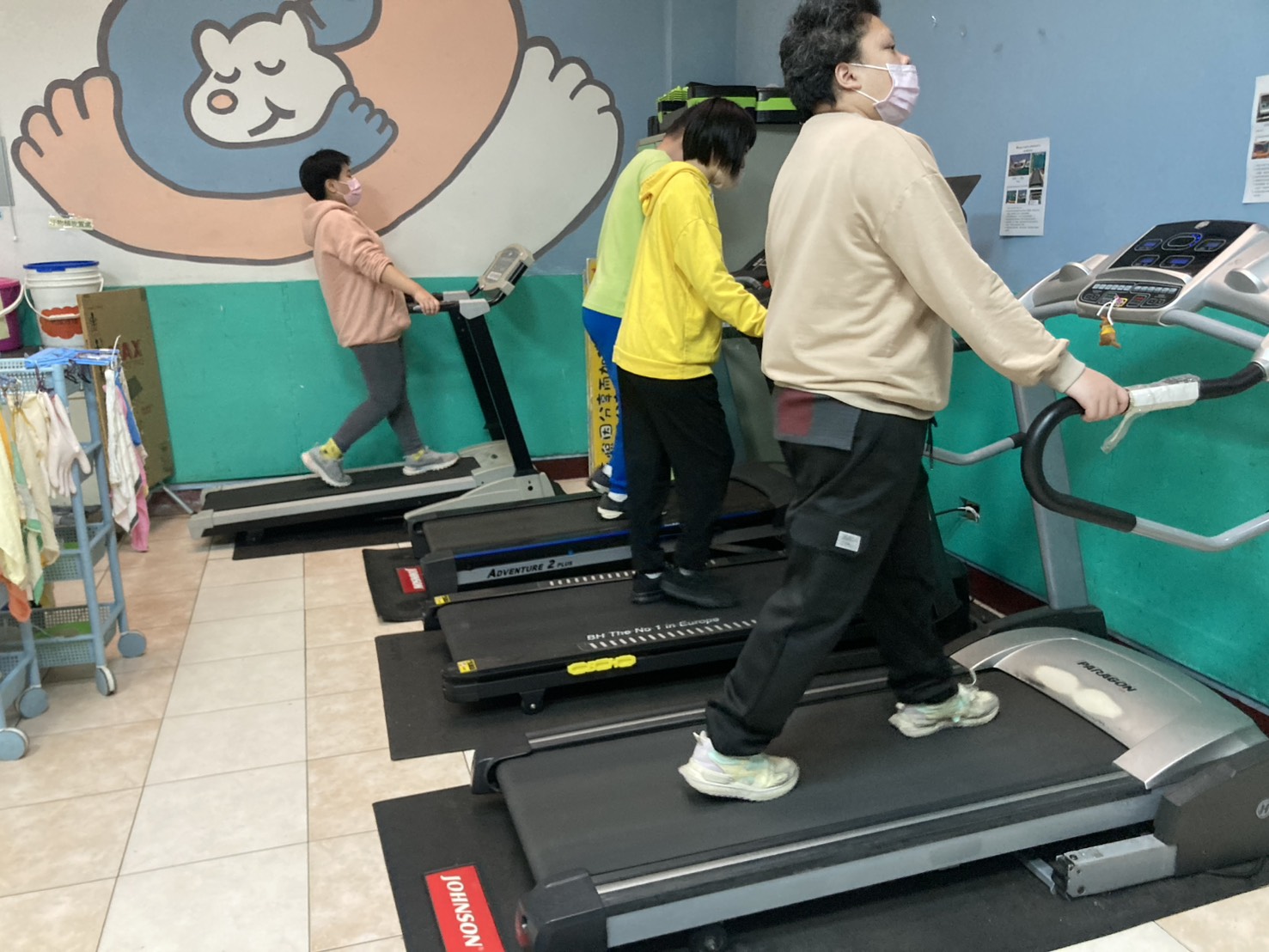 每天都需走跑步機